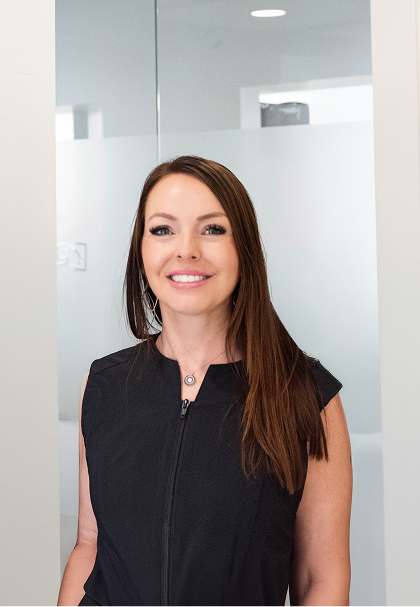 Dr. Shara Myers standing in the hallway of Distinctive Dentistry in Jacksonville FL - Distinctive Dentistry